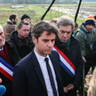 Szef francuskiego rządu Gabriel Attal podczas spotkania z rolnikami w Parcay-Meslay, w pobliżu Tours