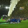 Piłkarze Chelsea FC Londyn podczas dekoracji po wygranym meczu finałowym Ligi Konferencji z Realem B