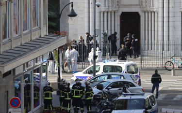 Terrorysta wtargnął do bazyliki Notre Dame zaraz po jej otwarciu