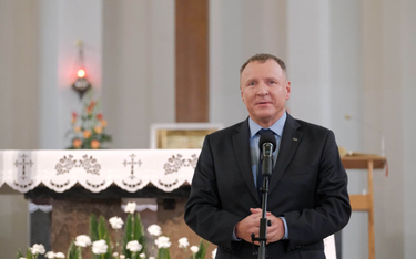 Były prezes TVP Jacek Kurski podczas uroczystości odsłonięcia tablicy pamięci Jana Olszewskiego w Sa
