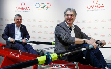 Prezes Swatch Group Nick Hayek i przewodniczący MKOl Thomas Bach (z lewej) we wspólnej łodzi olimpij