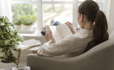 Polacy nie porzucili czytania. Kupili w rok 100 milionów książek