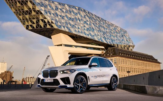 BMW iX5 Hydrogen Concept