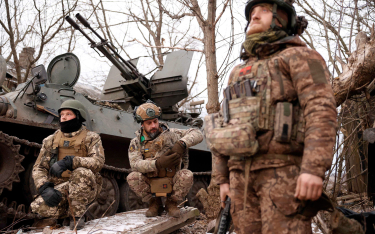 Ukraińscy żołnierze z brygady zmechanizowanej walczący w obwodzie donieckim koło Bachmutu. Zdjęcie z