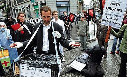 Protest w Paryżu przeciw metodom pobierania organów w ChRL