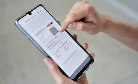 Szajka sprzedawała podrobione certyfikaty covidowe. Tysiące chętnych