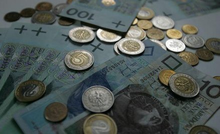 Dziura w finansach publicznych rośnie, choć powinna maleć