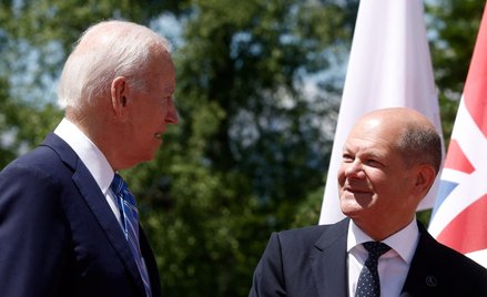 Prezydent Joe Biden przyjmie w piątek kanclerza Olafa Scholza. Mają rozmawiać między innymi o pomocy