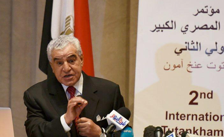 Zahi Hawass ostro krytykuje pomysł szukania grobu Nefertiti