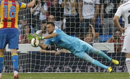 Diego Alves – pierwszy człowiek, który obronił dwa rzuty karne Cristiano Ronaldo. Fot. Kiko Huesca