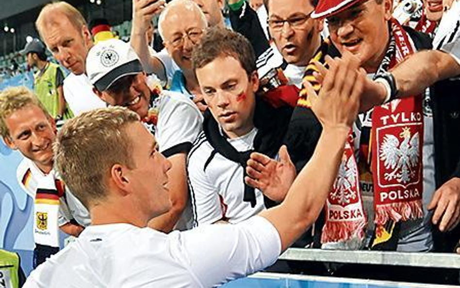 Lukasowi Podolskiemu gratulowali polscy i niemieccy kibice