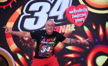 Prezes zarządu Fundacji Wielkiej Orkiestry Świątecznej Pomocy Jerzy Owsiak w studiu telewizyjnym WOŚ