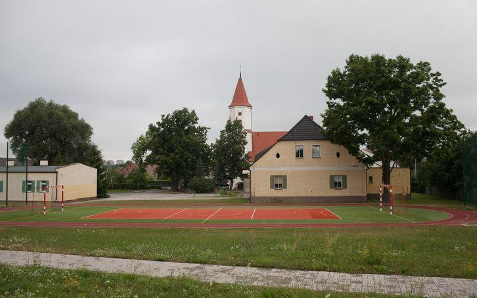 Okolice Lubina w Dolnośląskiem. Miejsce zalegania największych złóż węgla brunatnego. Samorząd i mie