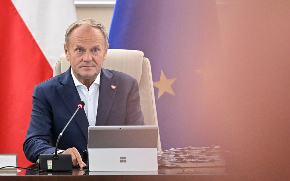 Premier Donald Tusk podczas posiedzenia rządu w Kancelarii Prezesa Rady Ministrów w Warszawie