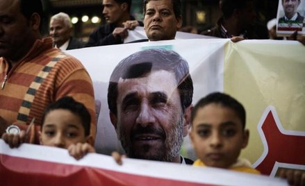 Irańczycy skandują: Śmierć Ameryce!