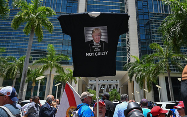 Zwolennicy Donalda Trumpa przed sądem w Miami