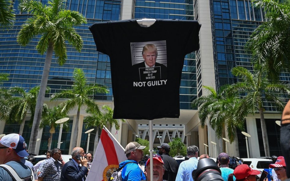 Zwolennicy Donalda Trumpa przed sądem w Miami