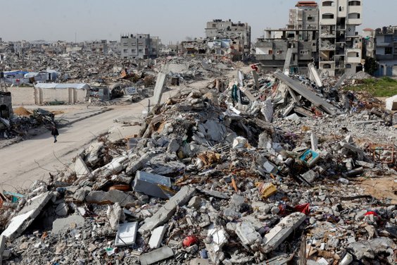 Zniszczone przez izraelskie wojsko domy w Rafah w Strefie Gazy