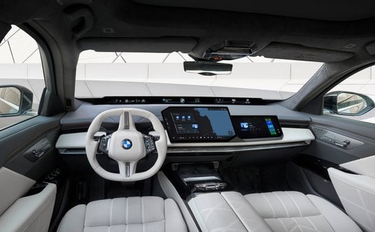 Kokpit BMW 740 xDrive.