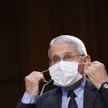 Dr Fauci w mailu z lutego 2020 r. odradzał noszenie maski