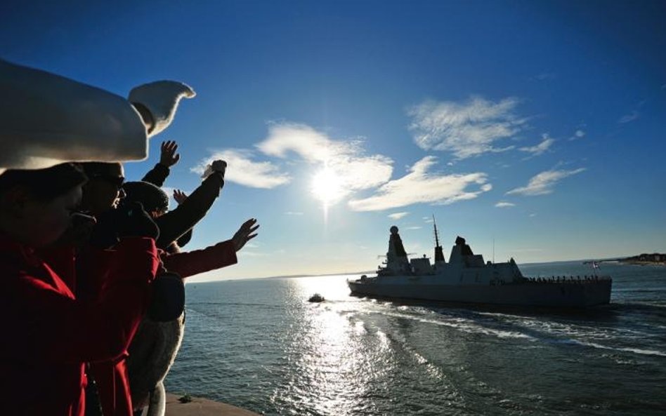 Żegnaj, chwało Royal Navy? Nawet z tak nowoczesnymi jednostkami jak niszczyciele typu 45 (jeden z ni