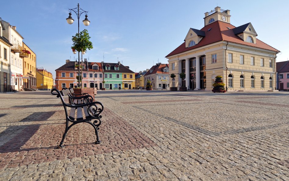 Miejskie meble – fantazyjne czy zwyczajne?