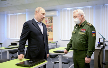 Władimir Putin w czasie wizyty w rosyjskim szpitalu wojskowym