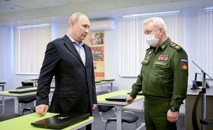Władimir Putin w czasie wizyty w rosyjskim szpitalu wojskowym