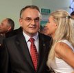 Waldemar Pawlak ze swą życiową partnerką Iwoną Grzymałą podczas wyborczego wieczoru