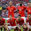 Wielokulturowa Szwajcaria. U dołu od lewej: Goekhan Inler, Ricardo Rodriguez, Stephan Lichtsteiner, 