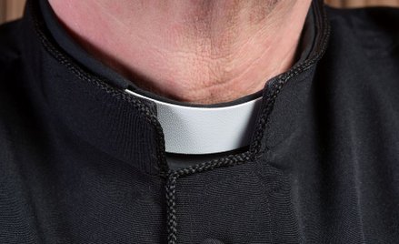 Łotwa: Katolicki ksiądz oskarżony o udział w handlu ludźmi i brutalne wykorzystanie seksualne nastol
