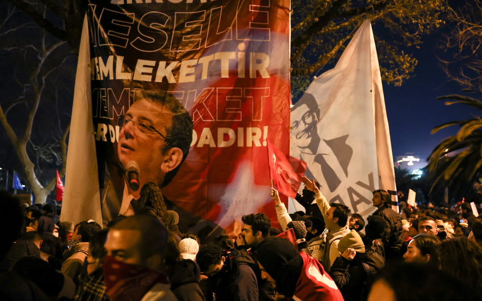 Protest przeciwko zatrzymaniu burmistrza Stambułu Ekrema Imamoglu