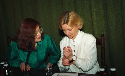 Małgorzata Fuszara (po lewej) – zabiera głos na konferencji prasowej Polskiego Stowarzyszenia Femini