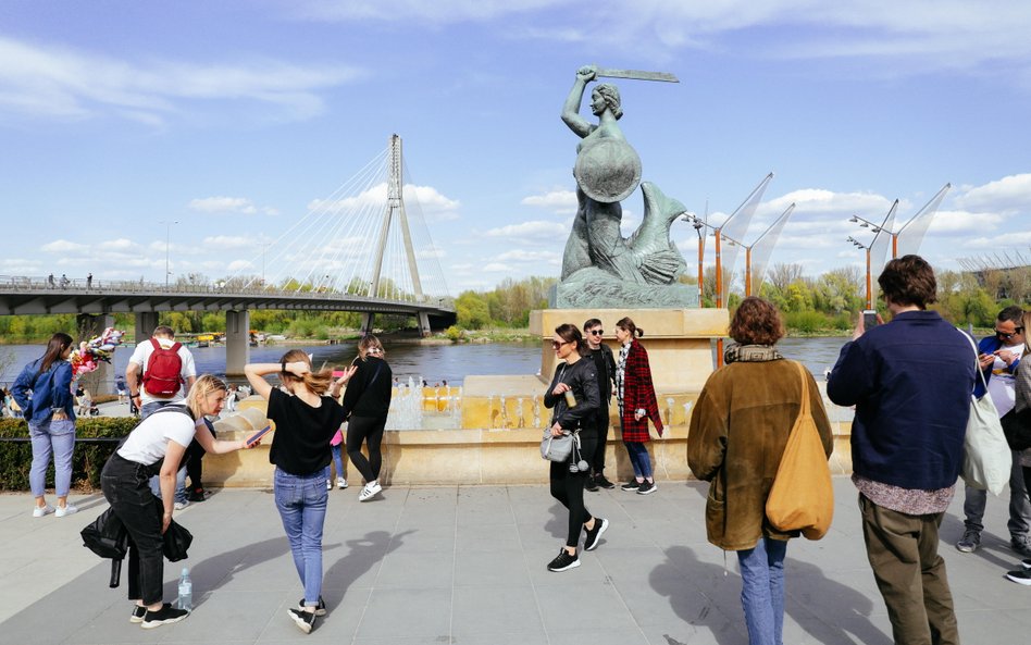 Pomnik Syreny na Bulwarach Wiślanych w Warszawie