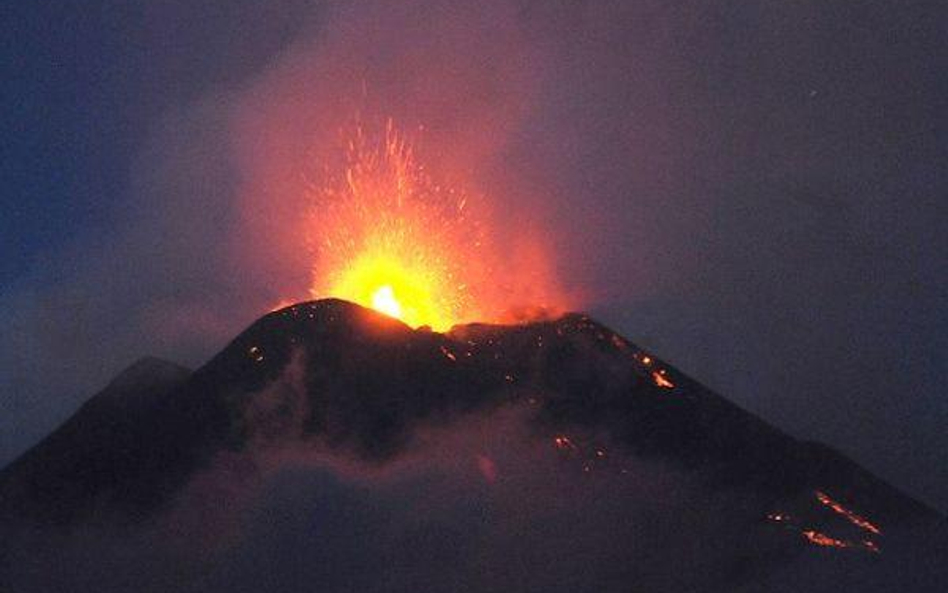 Etna dymi na potegę