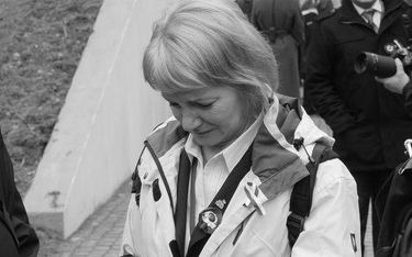 Posłanka Jolanta Szczypińska w Katyniu, po otrzymaniu wiadomości o katastrofie