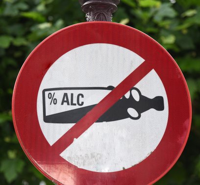 Statystyki wskazują na spadek liczby interwencji związanych z przemocą domową w miejscowościach obję