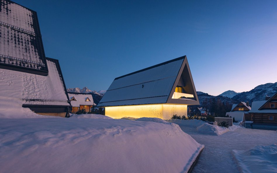 Wyróżniony dom stoi w w podhalańskiej wsi Kościelisko.