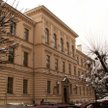 V LO w Krakowie. Dyrektor tego ogólniaka miał porysować sześć aut. Bada to policja