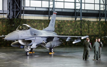 Chlubą Polskich Sił Powietrznych jest 48 myśliwców F-16. Stacjonują one w dwóch bazach: w Krzesinach