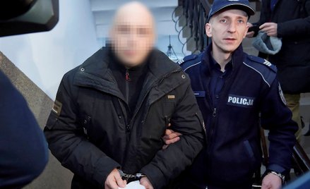 Krystian W. doprowadzony do Sądu Rejonowego w Wejherowie w 2019 r.