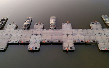 Po kolejnej awarii kolektora wojsko znów zbuduje w Warszawie most pontonowy - zdecydowano we wtorek.