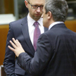 Gość specjalny szczytu premier Ukrainy Arsenij Jaceniuk w rozmowie z szefem rządu Bułgarii Płamenem 