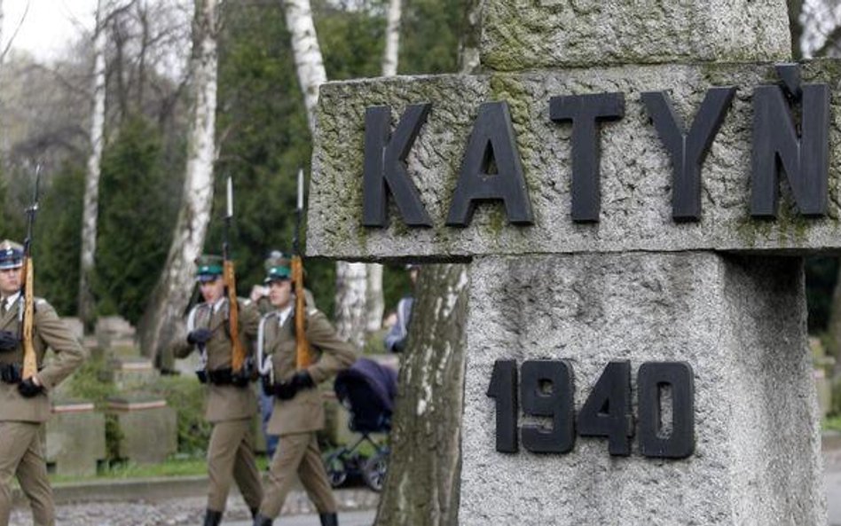 Graś prosi TVP o Katyń