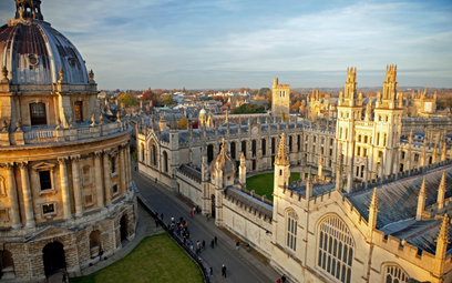 Już na początku XIV stulecia Oxford osiągnął status ważnego miejsca do studiowania, które przyciągał