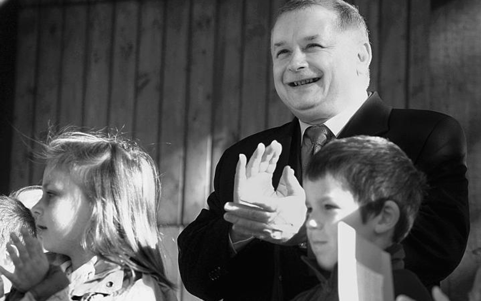 Jeśli Jarosław Kaczyński (na zdjęciu w 2006 r.) jest niepopularny, to w elektoracie PO i SLD. Nie da