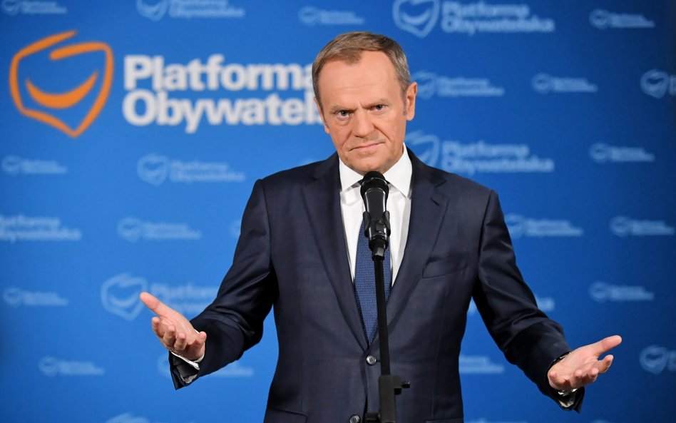 Przewodniczący Platformy Obywatelskiej Donald Tusk podczas konferencji prasowej w Biurze Krajowym PO