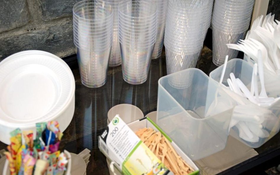 Jadalna alternatywa dla plastiku na majówkę