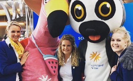 Agenci śpiewają, tańczą i opowiadają o wyjazdach