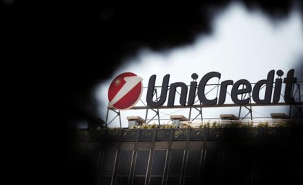 UniCredit tnie załogę